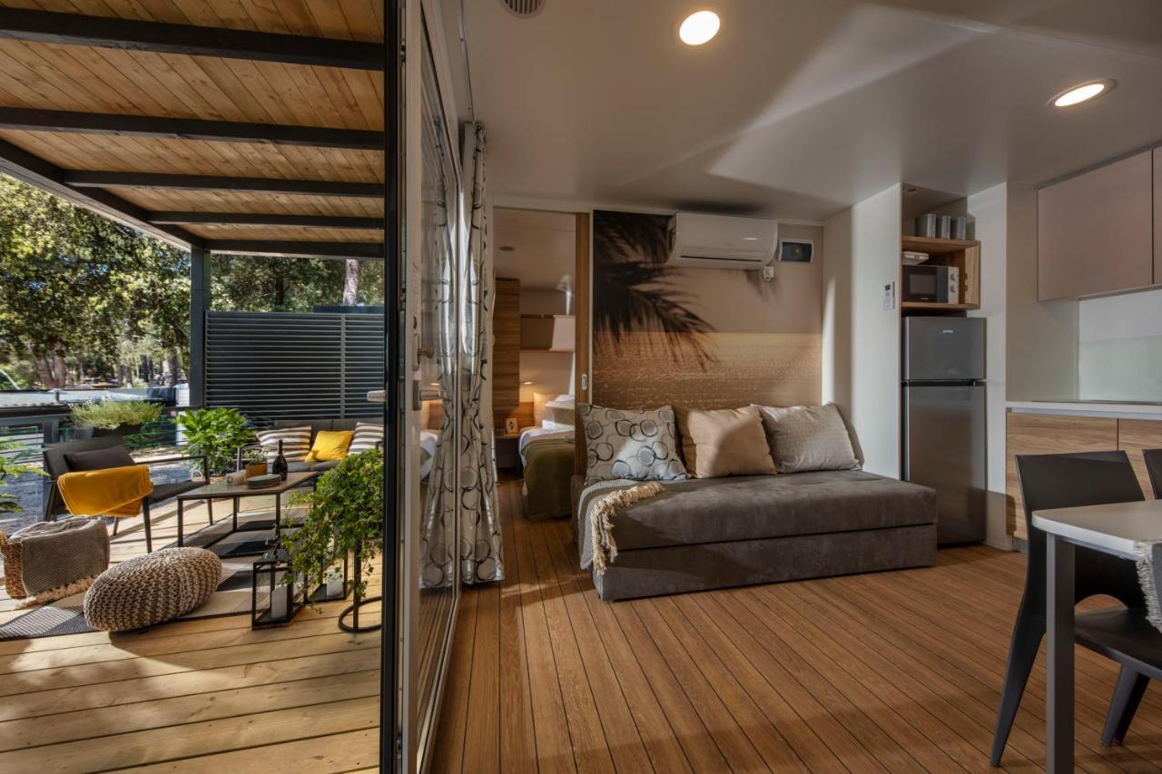 Porton Mobile Home Ровинь Экстерьер фото