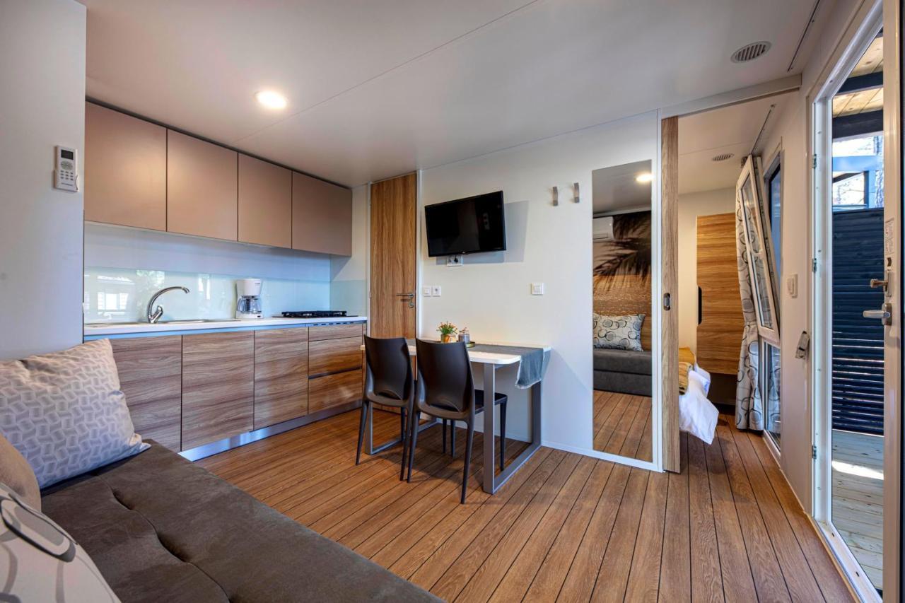 Porton Mobile Home Ровинь Экстерьер фото