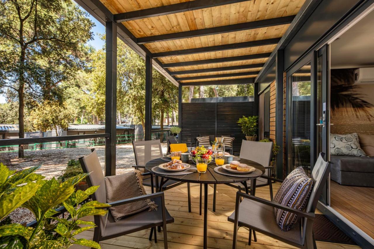 Porton Mobile Home Ровинь Экстерьер фото
