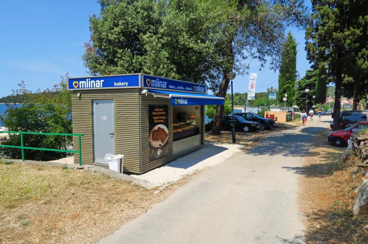 Porton Mobile Home Ровинь Экстерьер фото